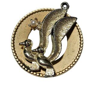 Vintage Gold Tone Bird Pendant Pearl Accent Necklace Statement Fashion Jewelry